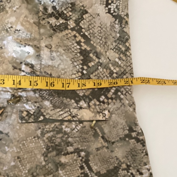 Chico's Zenergy Size 2=Medium Neema
Marissa Python print green & cream vest - Picture 7 of 14